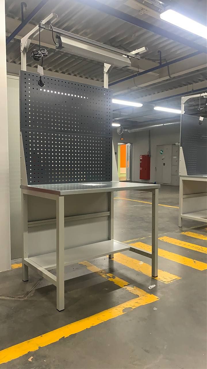 Верстак и инструментальный шкаф Верстак и инструментальный шкаф