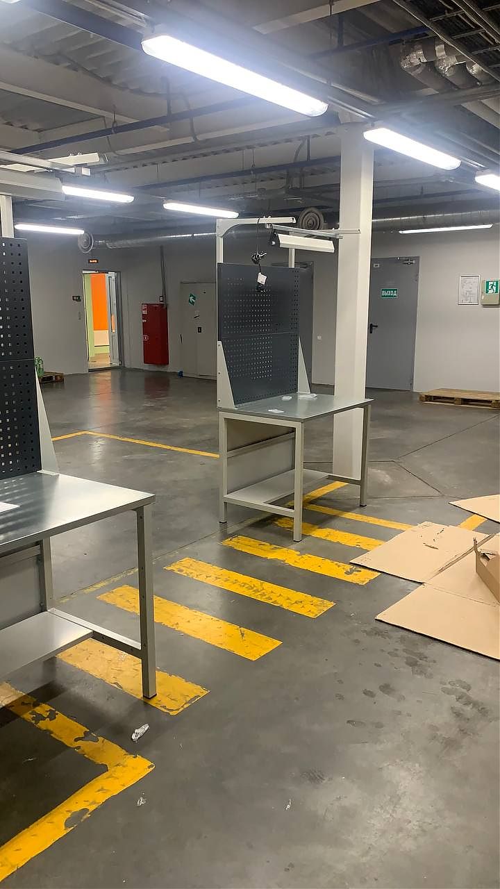 Верстак и инструментальный шкаф Верстак и инструментальный шкаф