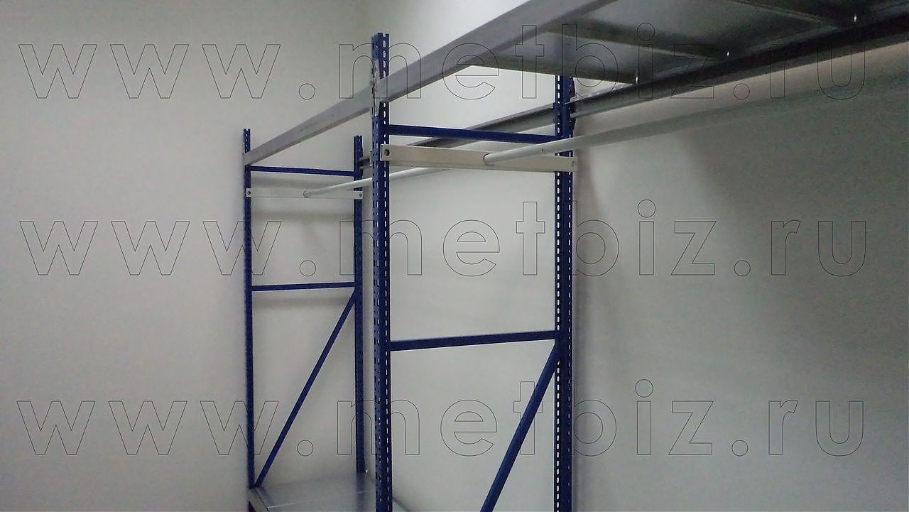 Стеллажи с вешалом Стеллажи с вешалом