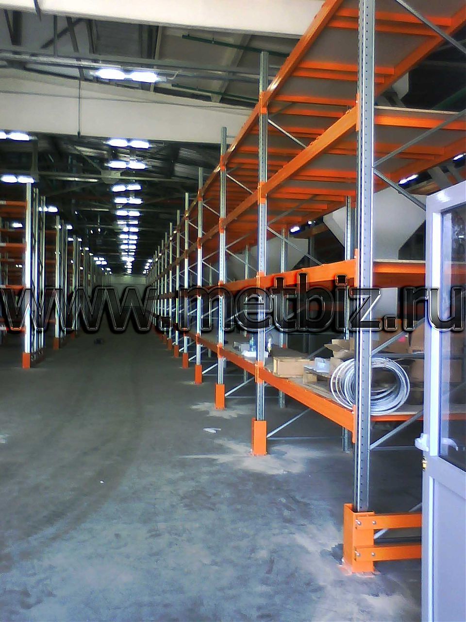 Фронтальные стеллажи с решётчатым настилом_4 Фронтальные стеллажи с решётчатым настилом_4