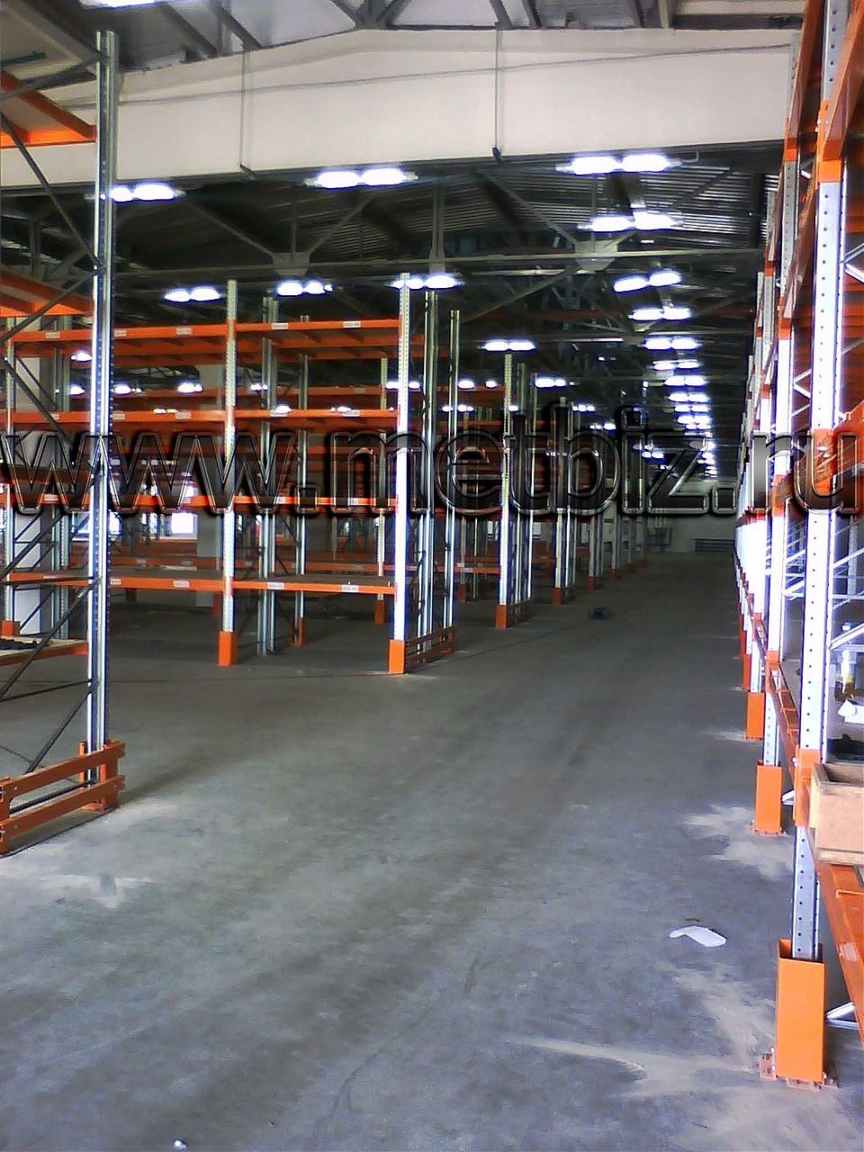 Фронтальные стеллажи с решётчатым настилом_5 Фронтальные стеллажи с решётчатым настилом_5