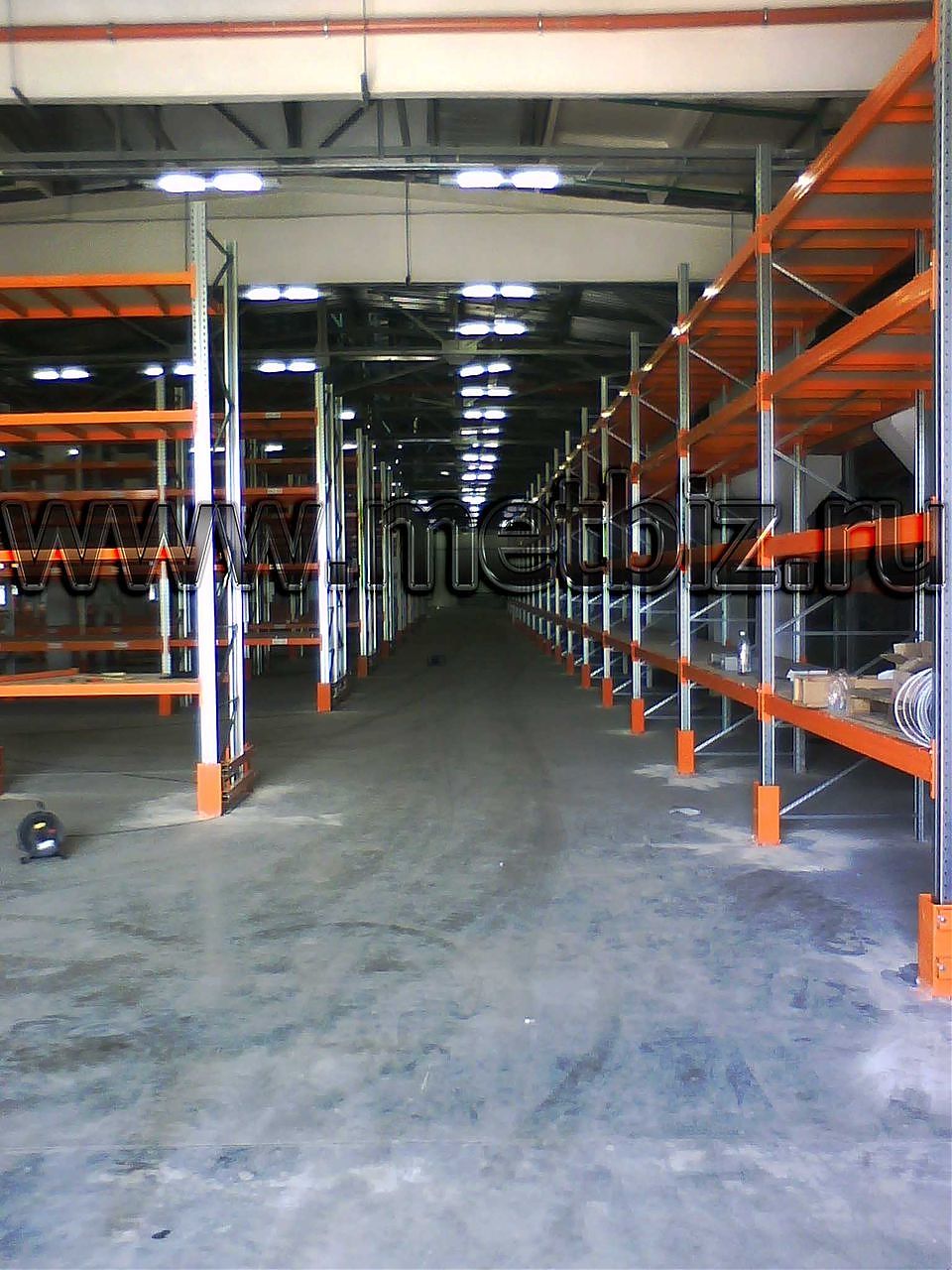 Фронтальные стеллажи с решётчатым настилом_6 Фронтальные стеллажи с решётчатым настилом_6