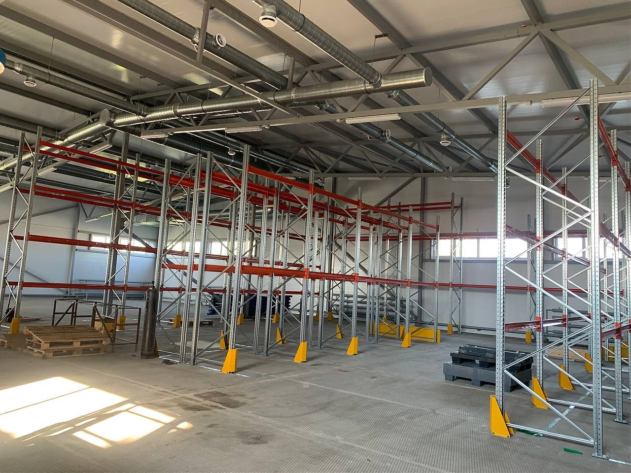 Глубинный и фронтальный стеллажный комплекс Глубинный и фронтальный стеллажный комплекс