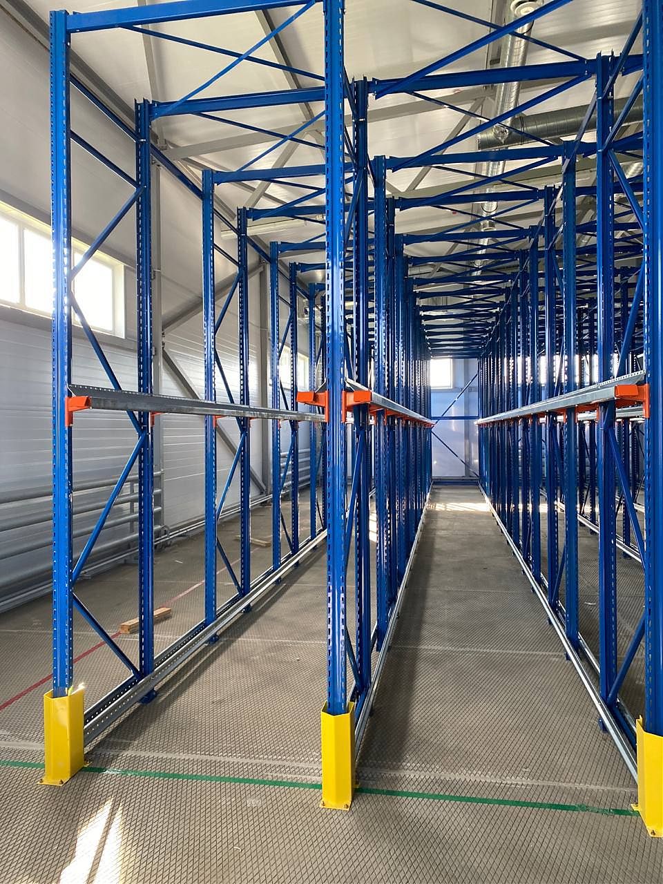 Глубинный и фронтальный стеллажный комплекс Глубинный и фронтальный стеллажный комплекс