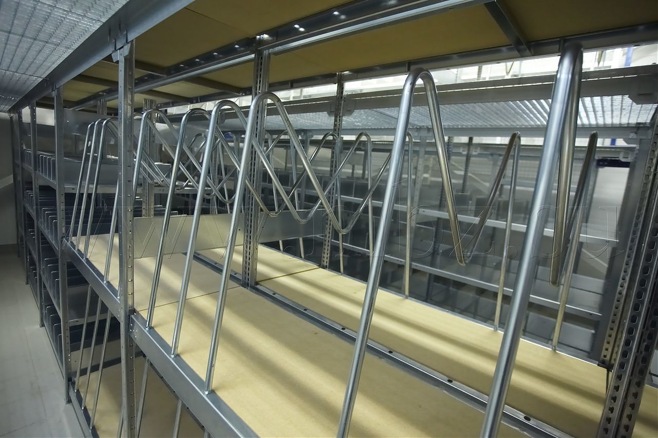 Фото стеллажей для хранения деталей кузова Фото стеллажей для хранения деталей кузова