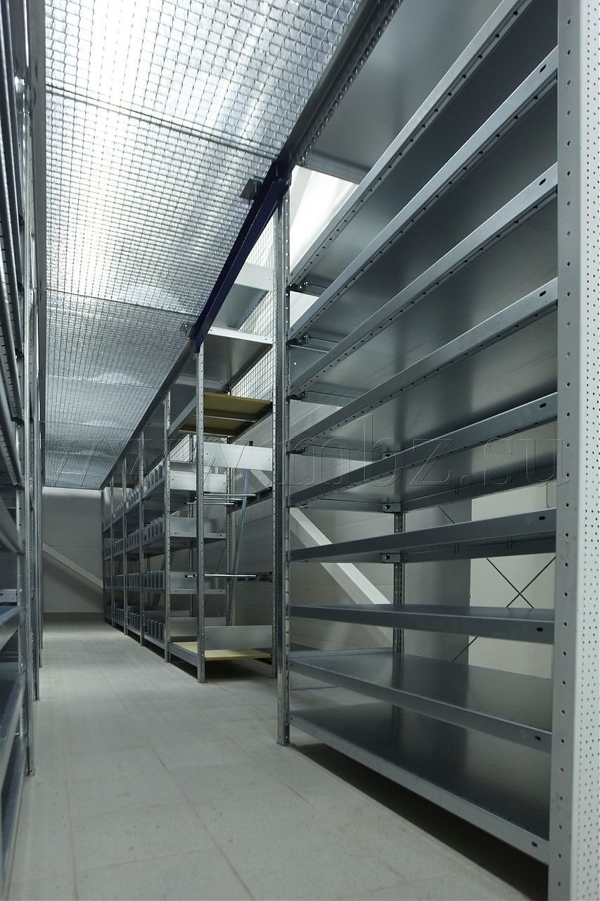 Стеллаж для хранения деталей в пластиковых ящиках Стеллаж для хранения деталей в пластиковых ящиках