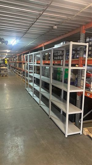 Металлический полочный стеллаж МС — надёжное хранение для склада и гаража Металлический полочный стеллаж МС — надёжное хранение для склада и гаража