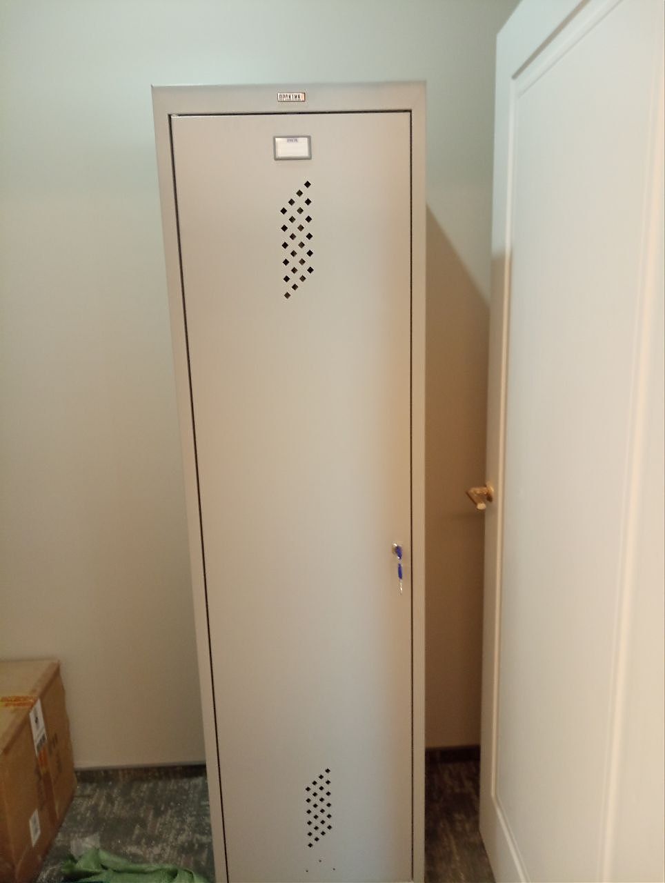 ХИТ Шкаф для хозинвентаря LS 11-50 ХИТ Шкаф для хозинвентаря LS 11-50