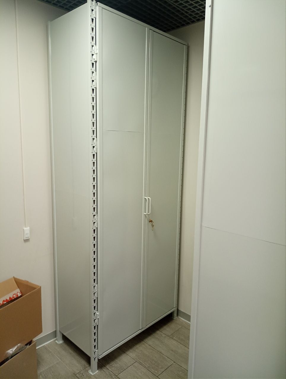 Стеллаж с дверьми СТ-600 Стеллаж с дверьми СТ-600