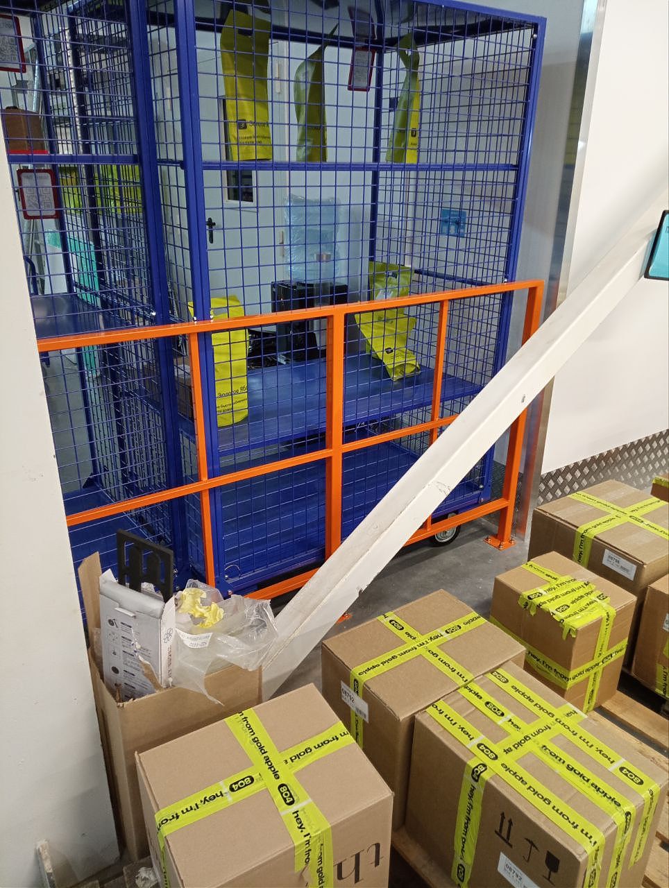 Установка защиты конструктивных и инженерных систем здания, перегородок Установка защиты конструктивных и инженерных систем здания, перегородок