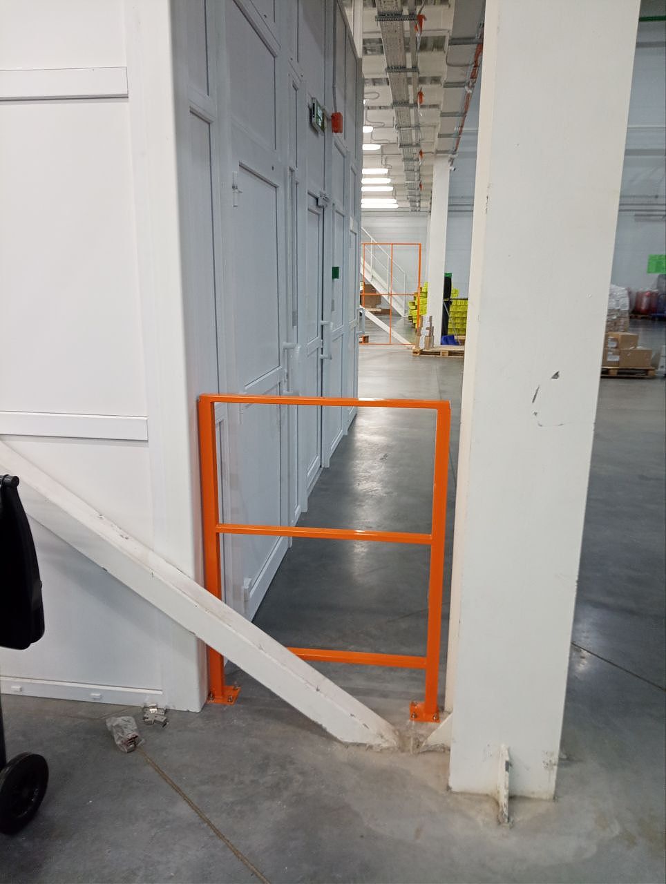 Установка защиты конструктивных и инженерных систем здания, перегородок Установка защиты конструктивных и инженерных систем здания, перегородок