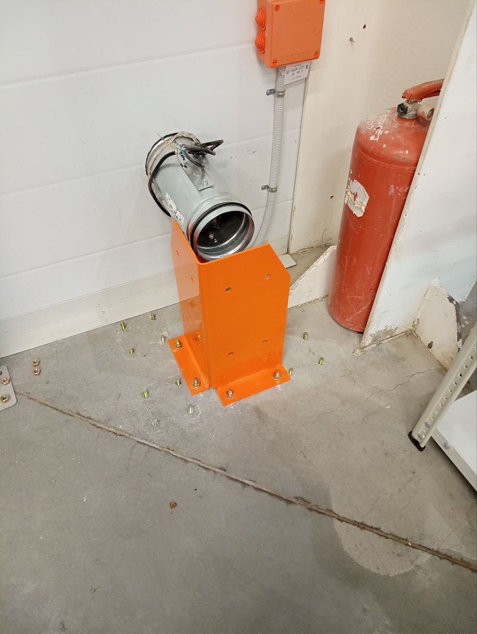 Установка защиты конструктивных и инженерных систем здания, перегородок Установка защиты конструктивных и инженерных систем здания, перегородок