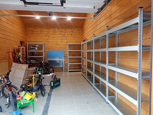 Монтаж слесарного стола SLF и стеллажных систем в гараже Монтаж слесарного стола SLF и стеллажных систем в гараже