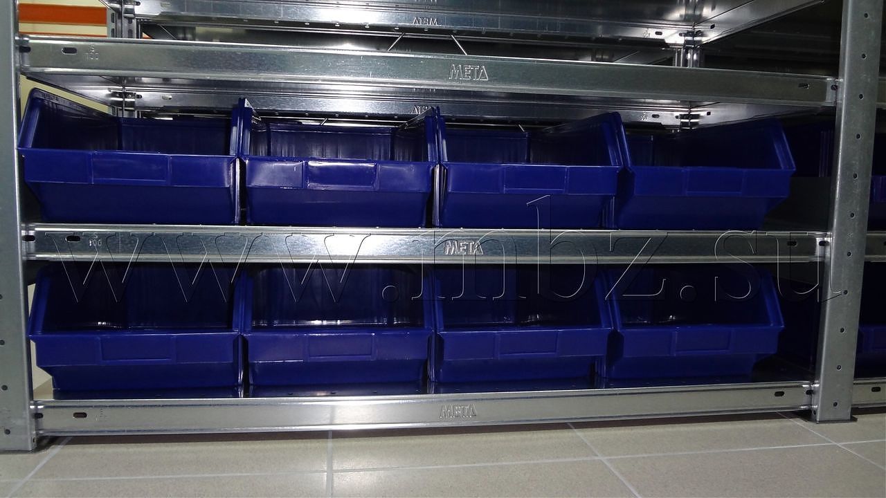 Размещение пластиковых ящиков для метизов в стеллаже Размещение пластиковых ящиков для метизов в стеллаже